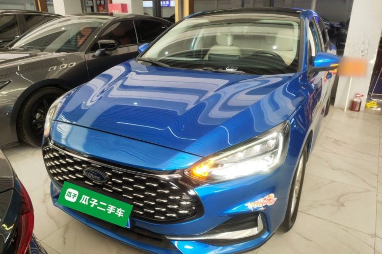 福特 福克斯 2021款 三厢 EcoBoost 180 自动锋潮型车身外观2