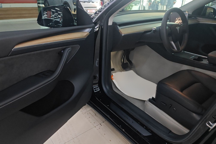 特斯拉 Model Y 2022款 后轮驱动版中控内饰7003