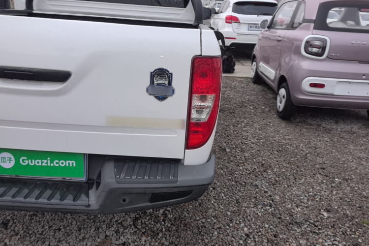 江铃 宝典 2020款 2.5T柴油两驱舒享版标轴JX4D25A6L车身外观6006