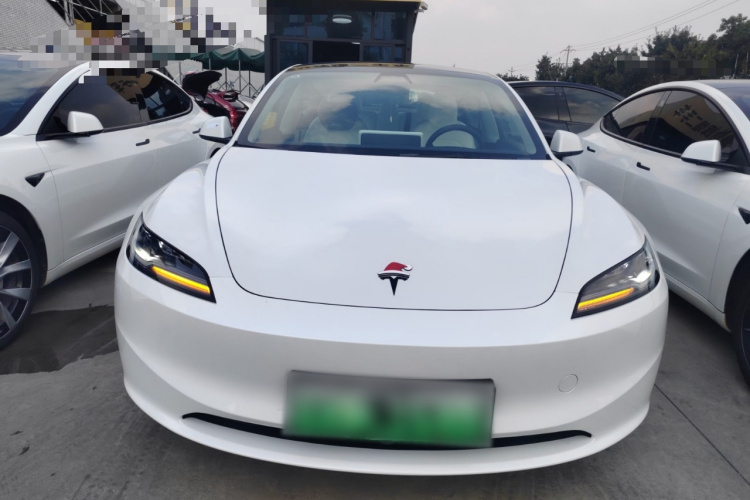 特斯拉 Model 3 2025款 改款 长续航后轮驱动版车身外观2