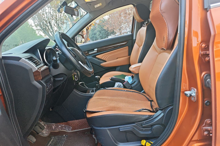 北汽威旺S50 2016款 1.5T 手动欢动舒适型中控内饰19