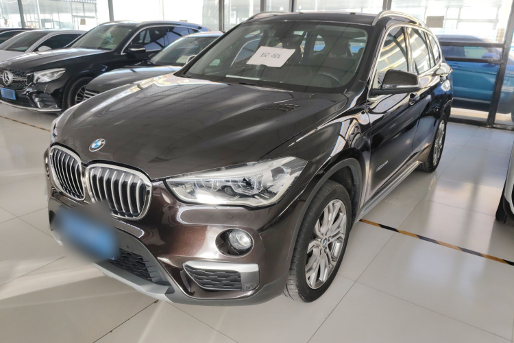 宝马X1 2016款 xDrive20Li 豪华型车身外观1