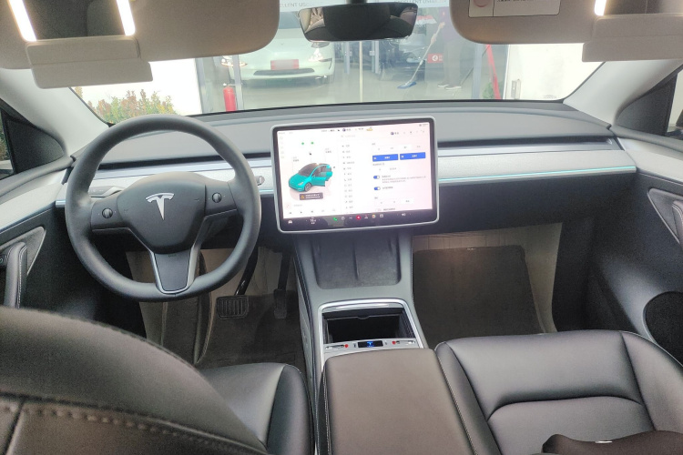 特斯拉 Model Y 2023款 长续航全轮驱动版中控内饰7002