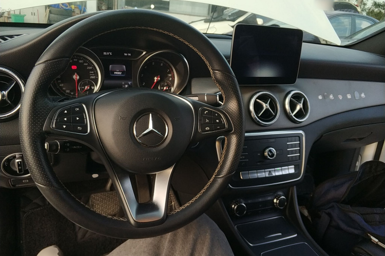 奔驰CLA 2018款 CLA 200 动感型中控内饰12