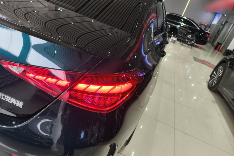 奔驰C级 2024款 改款 C 260 L 皓夜运动版车身外观9