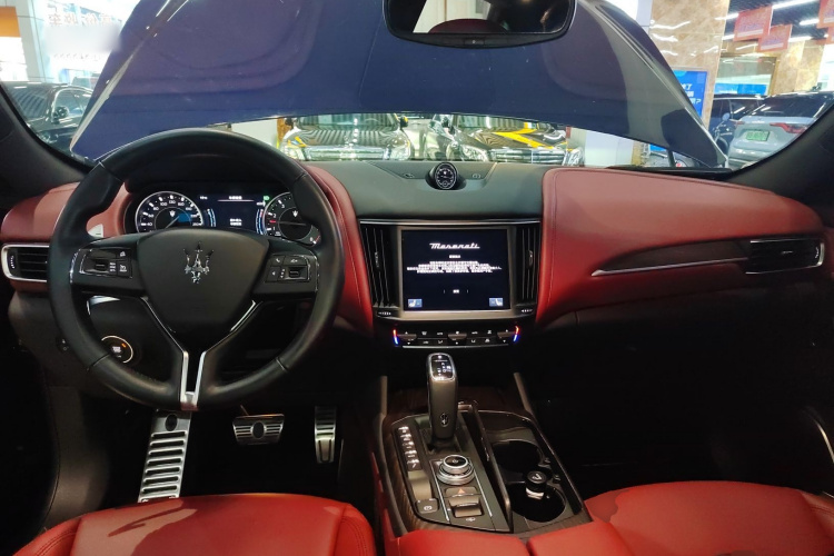 玛莎拉蒂 Levante 2021款 3.0T 标准版中控内饰12