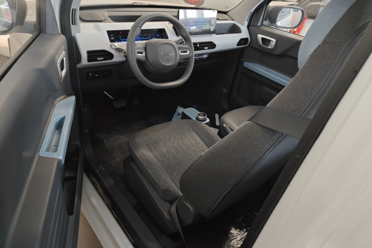吉利银河 2024款 熊猫mini 200km 耐力熊中控内饰19