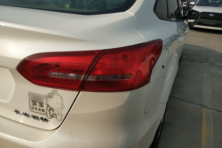 福特 福克斯 2015款 三厢 1.6L 手动舒适型车身外观6006