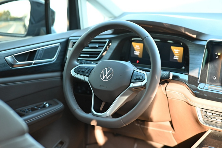 大众 威然 2023款 改款 380TSI 尊驰版中控内饰7006