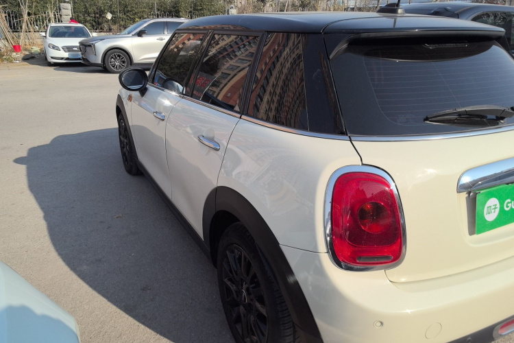 MINI 2015款 1.5T COOPER Fun 五门版车身外观4