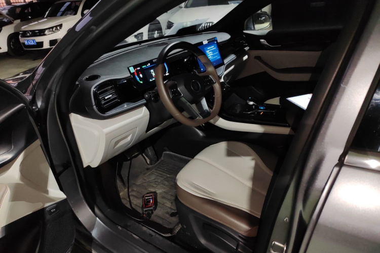 比亚迪 秦PLUS 2024款 荣耀版 DM-i 55KM领先型中控内饰19