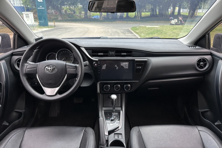 丰田 卡罗拉 2017款 改款 1.2T S-CVT GL中控内饰7003