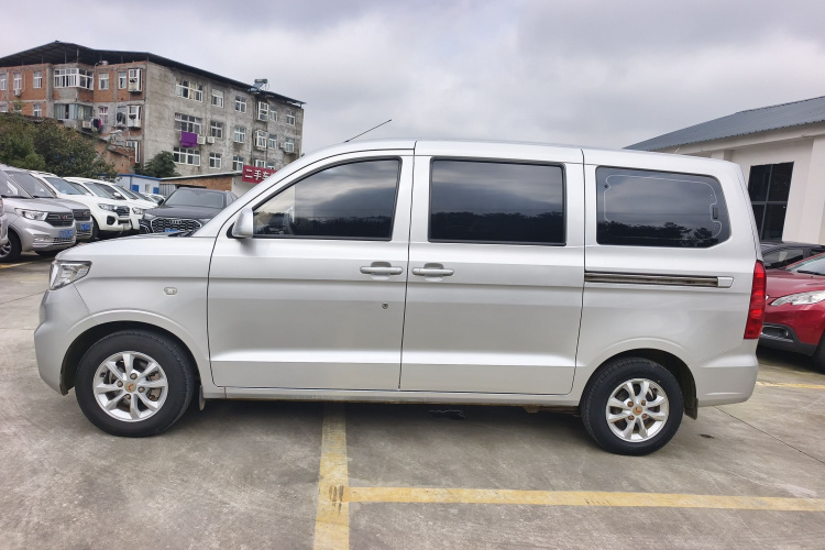 五菱汽车 五菱宏光V 2022款 1.5L劲享版电动助力LAR车身外观4