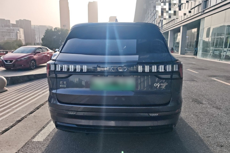 领克09 EM-P 2023款 2.0TD EM-P 远航版PM 六座车身外观6004