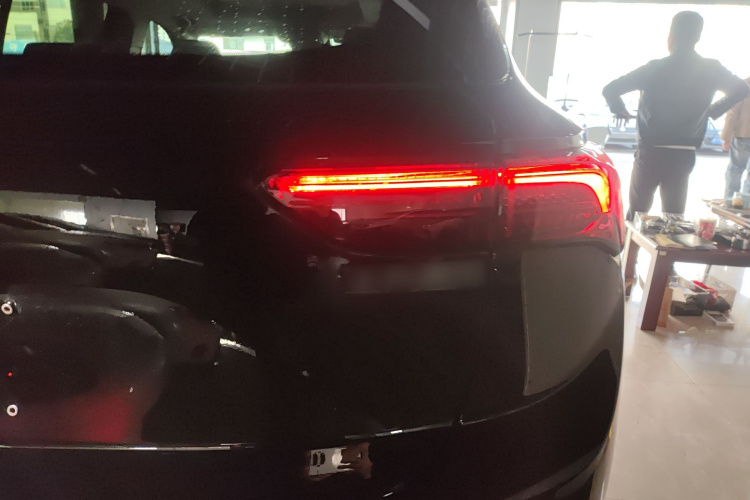 别克 2024款 昂科威S  25T 炫黑风尚版车身外观6006