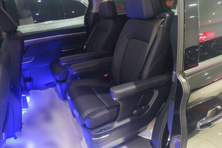 广汽传祺 传祺M8 2023款 领秀系列 390T 豪华版中控内饰21