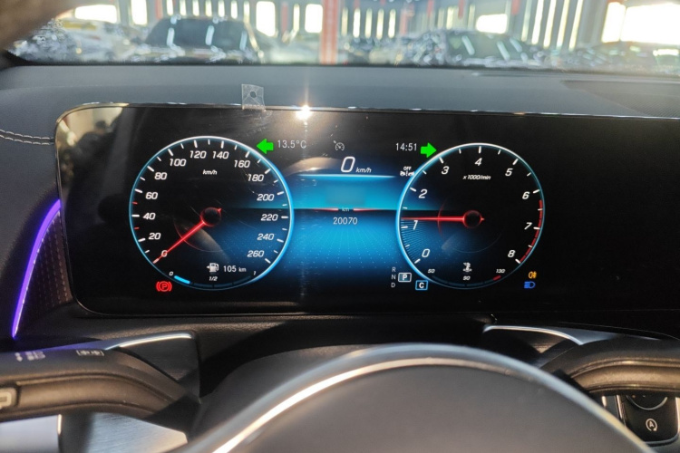 奔驰GLB 2023款 GLB 220 动感型局部细节14