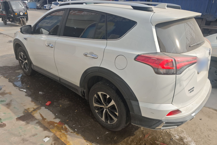 丰田 RAV4荣放 2018款 2.0L CVT两驱风尚X版车身外观6003
