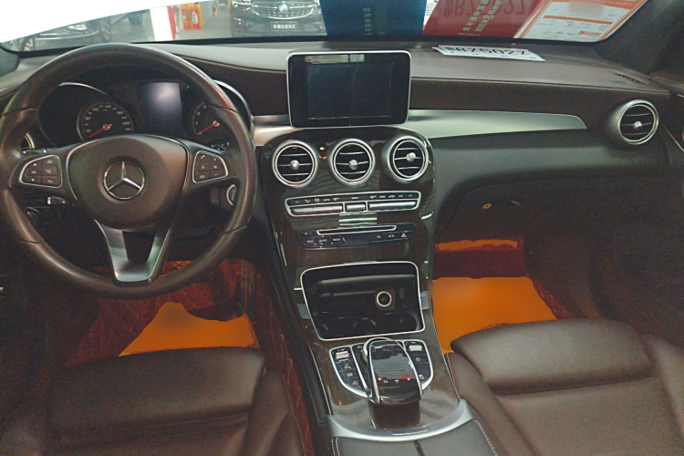 奔驰GLC 2018款 改款 GLC 260 4MATIC 动感型中控内饰7002