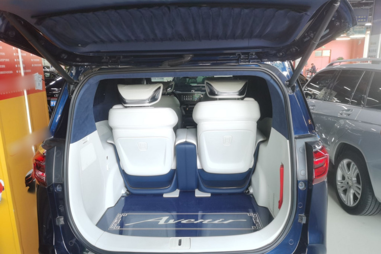 别克GL8 2020款 Avenir艾维亚 四座尊礼版机舱底盘23