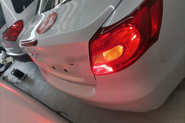 铃木 凯泽西 2011款 2.4L 两驱CVT标准版车身外观6004