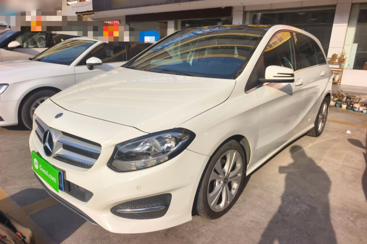 奔驰B级 2017款 B 200 动感型车身外观1