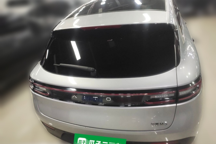 鸿蒙智行 问界M5 2022款 增程四驱性能版车身外观6