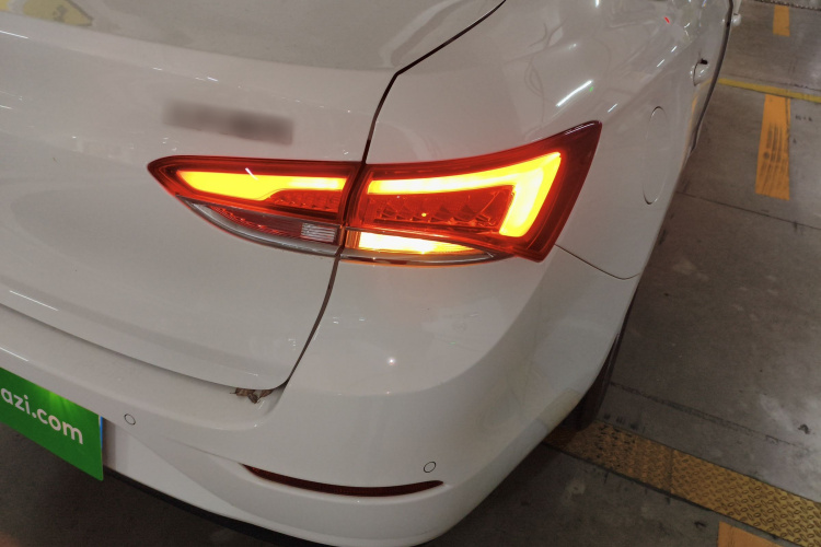 别克 英朗 2021款 改款 典范 1.5L 自动精英型车身外观9