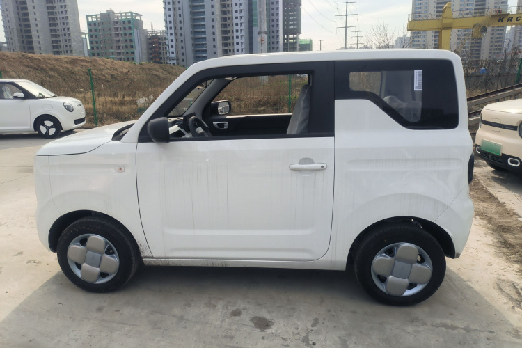 吉利银河 2024款 熊猫mini 200km 耐力熊车身外观4