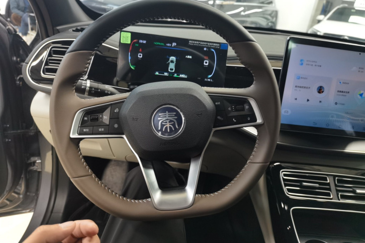 比亚迪 秦PLUS 2024款  荣耀版 DM-i 120KM超越型局部细节13