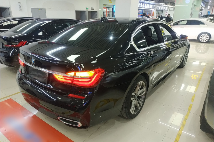 宝马7系 2018款 730Li 领先型 M运动套装车身外观6005