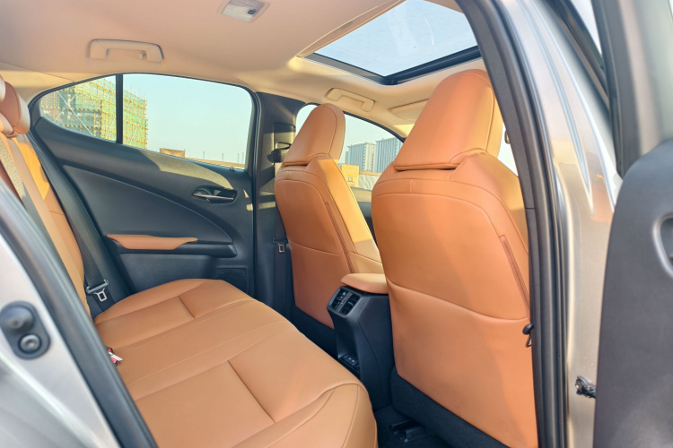 雷克萨斯UX新能源 2020款 300e 纯·悦版中控内饰7011