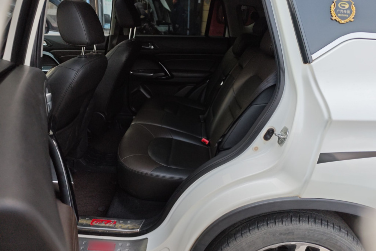 广汽传祺 传祺GS4 2015款 200T G-DCT豪华版中控内饰21