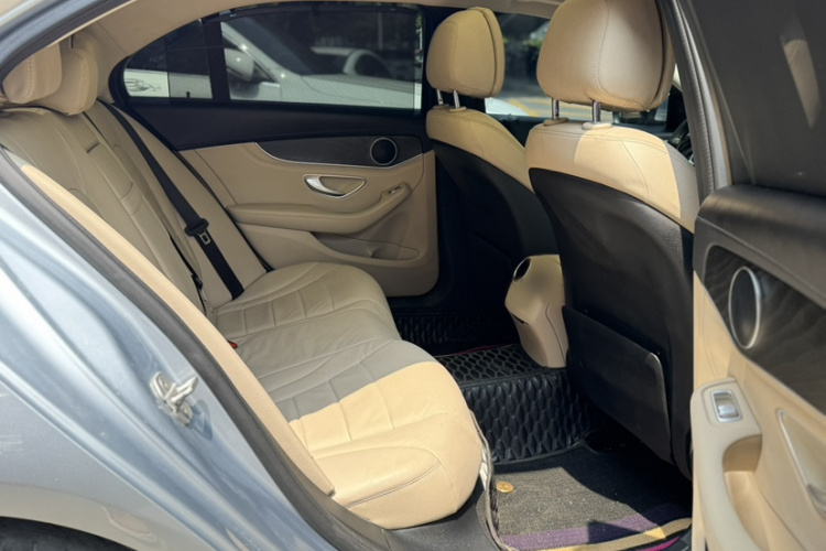 奔驰C级 2015款 C 260 L 运动型中控内饰7001