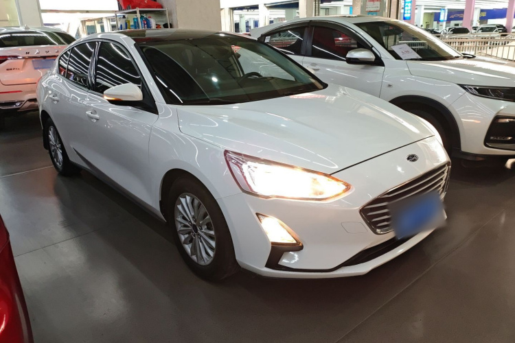 福特 福克斯 2019款 三厢 EcoBoost 180 自动锋潮型车身外观6002