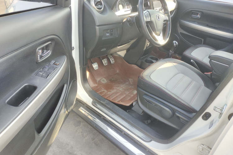 长城M4 2014款 1.5L 手动舒适型中控内饰20