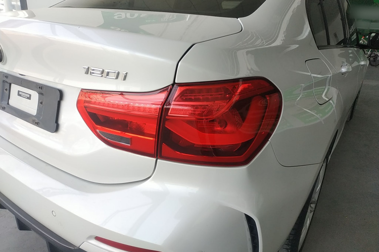 宝马1系 2022款 120i M运动曜夜版车身外观6001