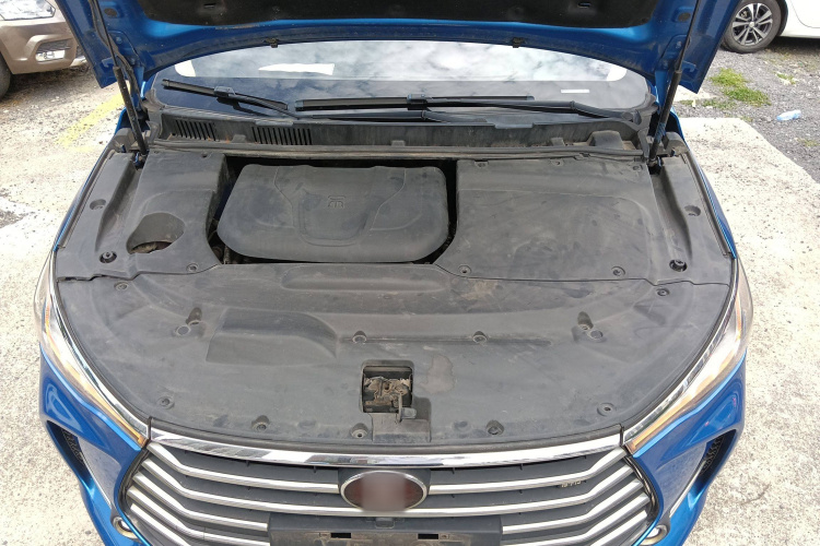 比亚迪 宋MAX 2017款 1.5T 自动智联精英型 7座机舱底盘24