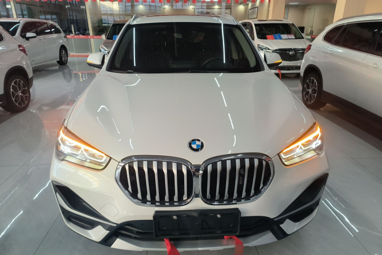 宝马X1 2020款 xDrive25Li 尊享型车身外观2