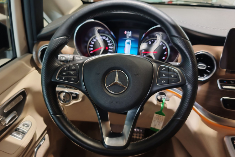 奔驰V级 2020款 V 260 L 长轴距豪华版局部细节13