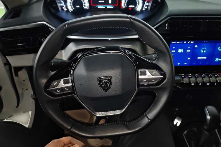 标致408 2022款 1.6T 进取版中控内饰13