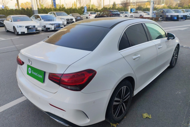 奔驰A级 2020款 A 180 L 运动轿车车身外观7