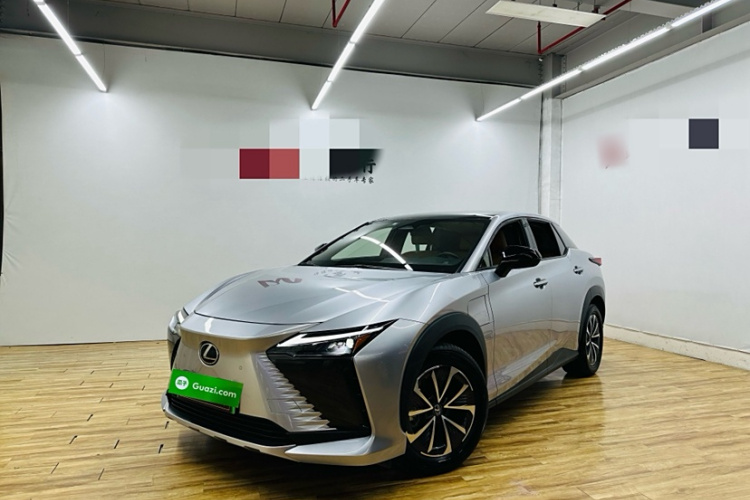 雷克萨斯RZ 2023款 450e 四驱纵享版车身外观1