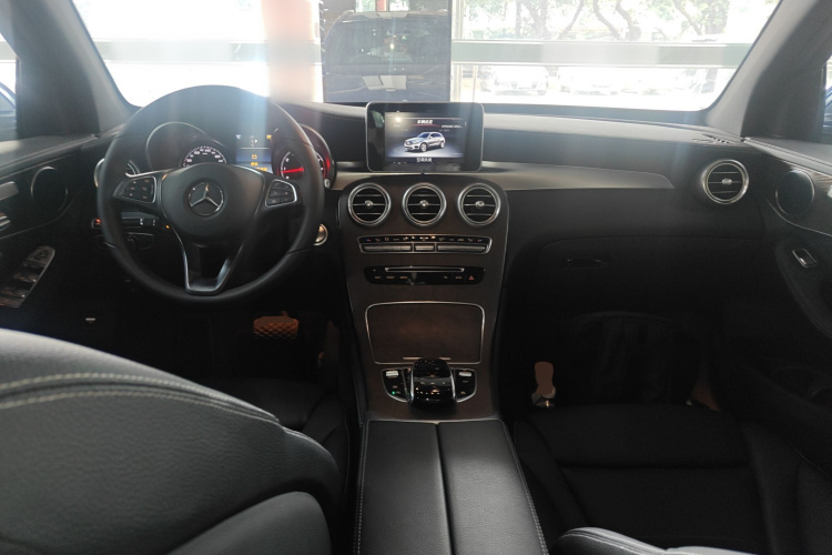 奔驰GLC 2016款 GLC 300 4MATIC 动感型中控内饰12
