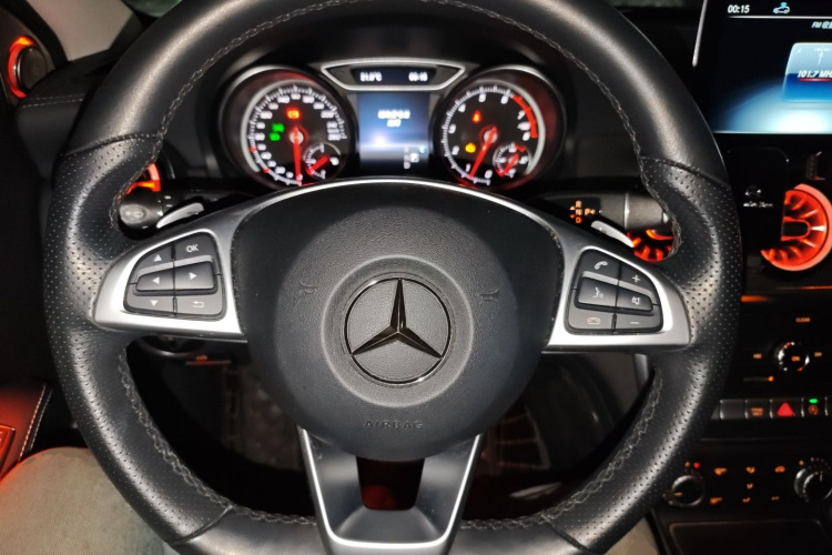 奔驰GLA 2019款 GLA 200 时尚型中控内饰13