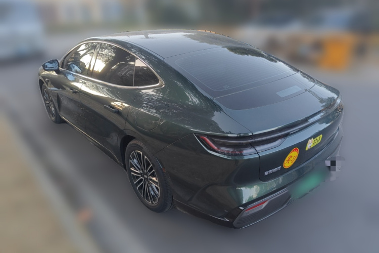 吉利银河 银河星耀8 2025款 130km EM-i 尊贵版车身外观5