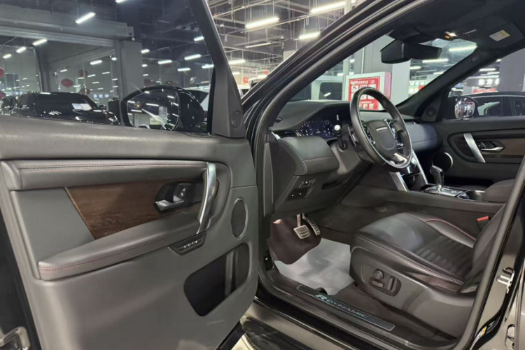 路虎 发现运动版 2020款 249PS R-Dynamic 性能科技版 7座中控内饰7005