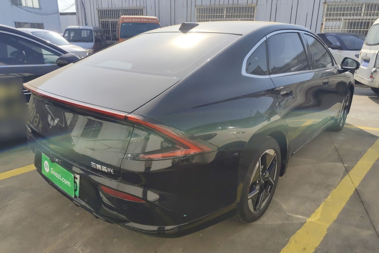 五菱汽车 五菱星光 2025款 610km 智能旗舰型车身外观7