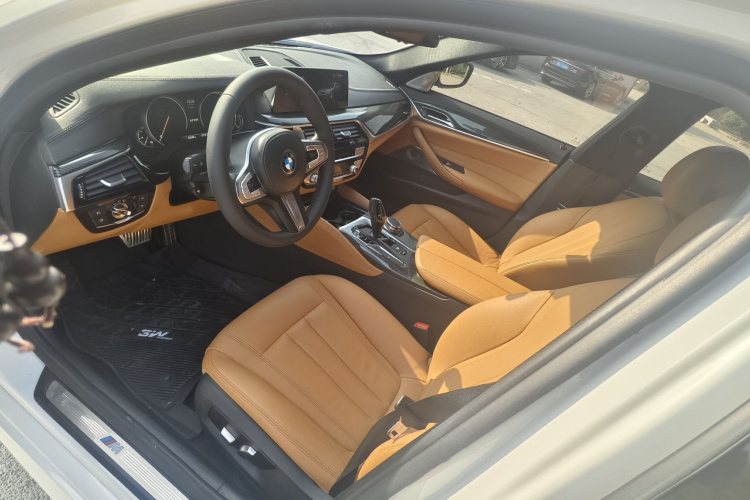 宝马5系 2018款 改款 530Li 领先型 M运动套装中控内饰7002