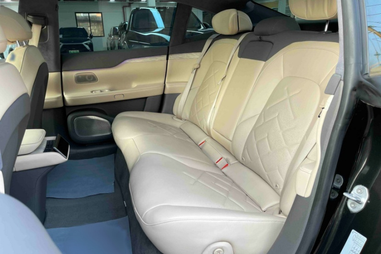 蔚来ET7 2022款 100kWh 首发版中控内饰7001